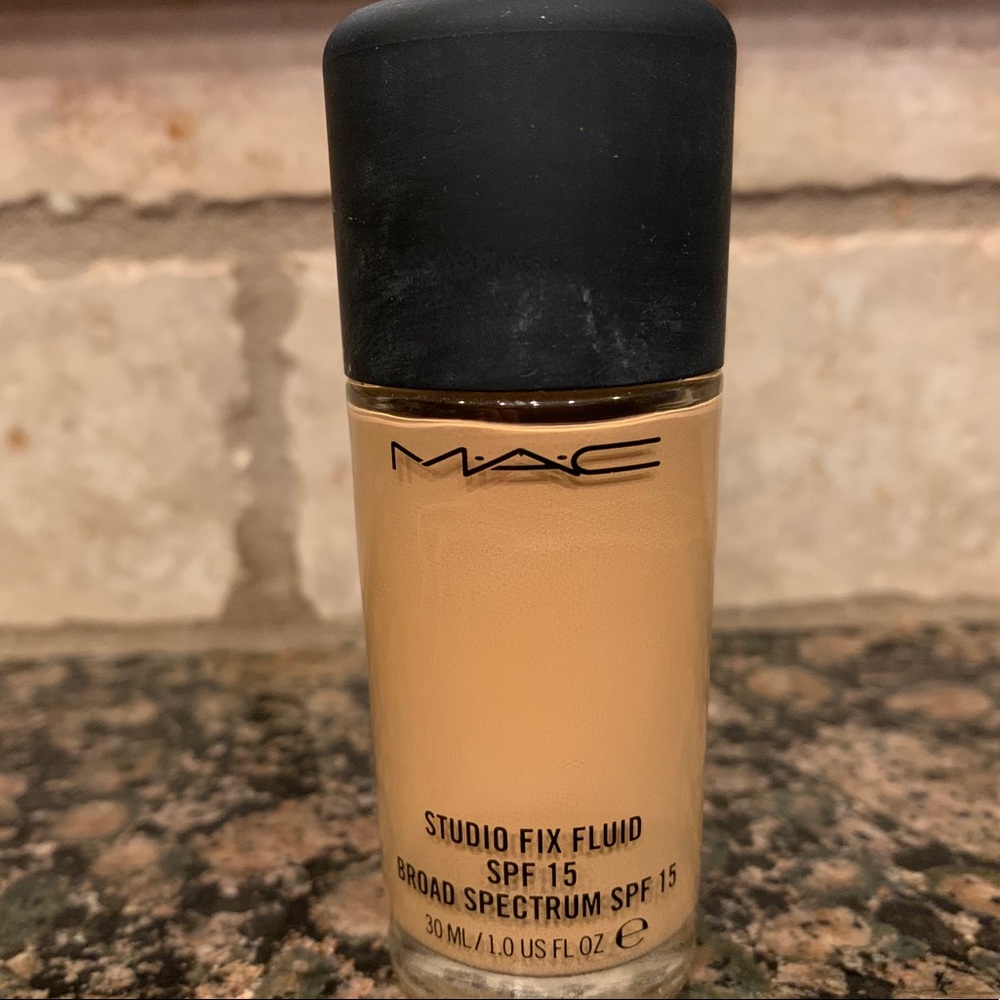 MAC Studio Fix foundation in color NC30